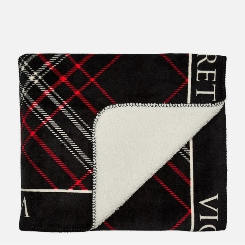 NEW Victoria’s Secret Christmas 2025 Fleece Blanket Red & Black Plaid NWT
